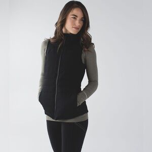 Lululemon Fluffed Up Vest in Black in Size 8